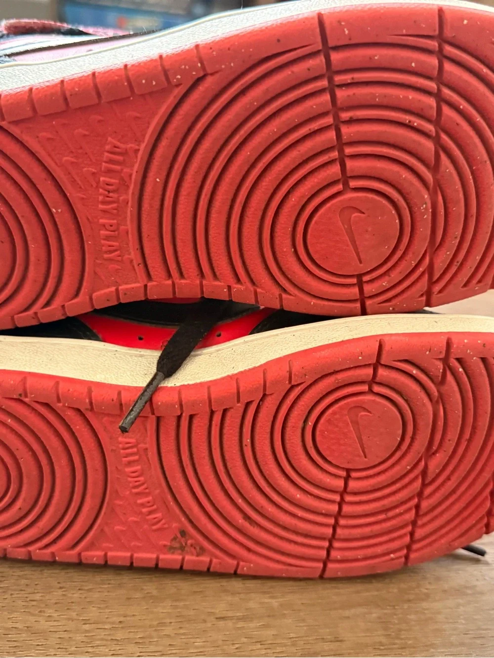 Nike Kids High-Top Sneakers in Red and Black S4